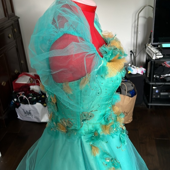 Turquoise Gown with Floral Details design dress ๐ - Picture 6 of 6